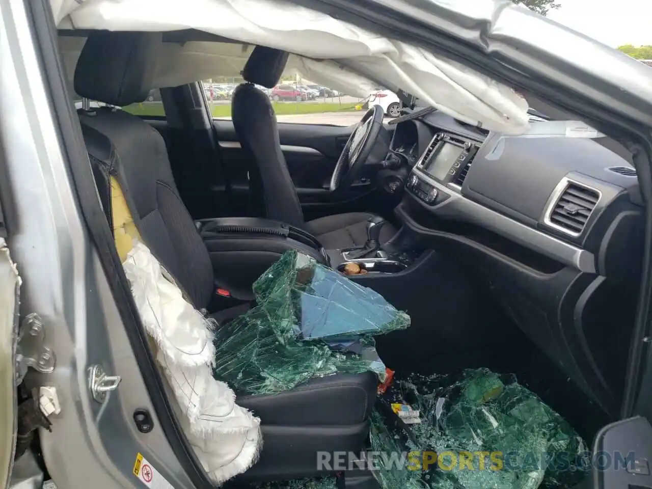 5 Photograph of a damaged car 5TDZZRFH0KS316142 TOYOTA HIGHLANDER 2019