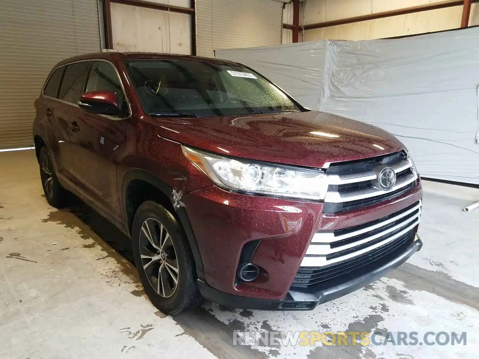 1 Photograph of a damaged car 5TDZZRFH0KS320594 TOYOTA HIGHLANDER 2019