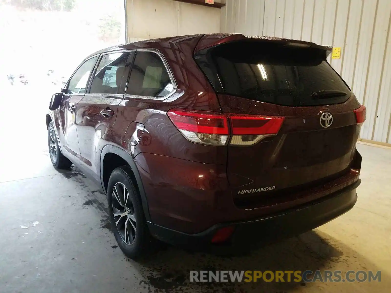 3 Photograph of a damaged car 5TDZZRFH0KS320594 TOYOTA HIGHLANDER 2019