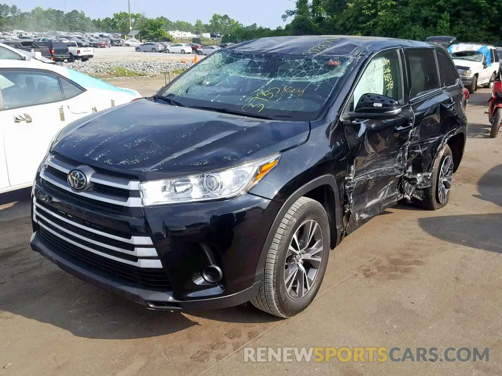 2 Photograph of a damaged car 5TDZZRFH0KS322765 TOYOTA HIGHLANDER 2019