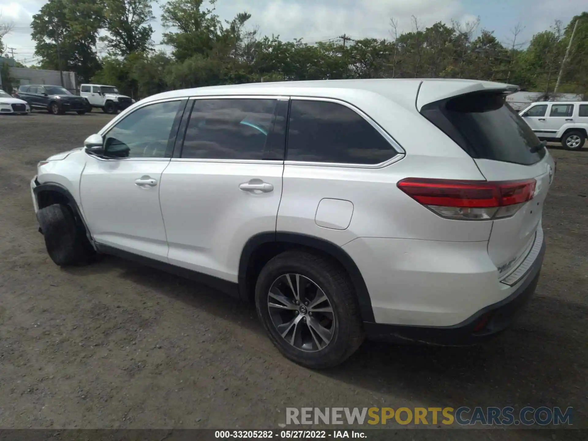 3 Photograph of a damaged car 5TDZZRFH0KS329067 TOYOTA HIGHLANDER 2019