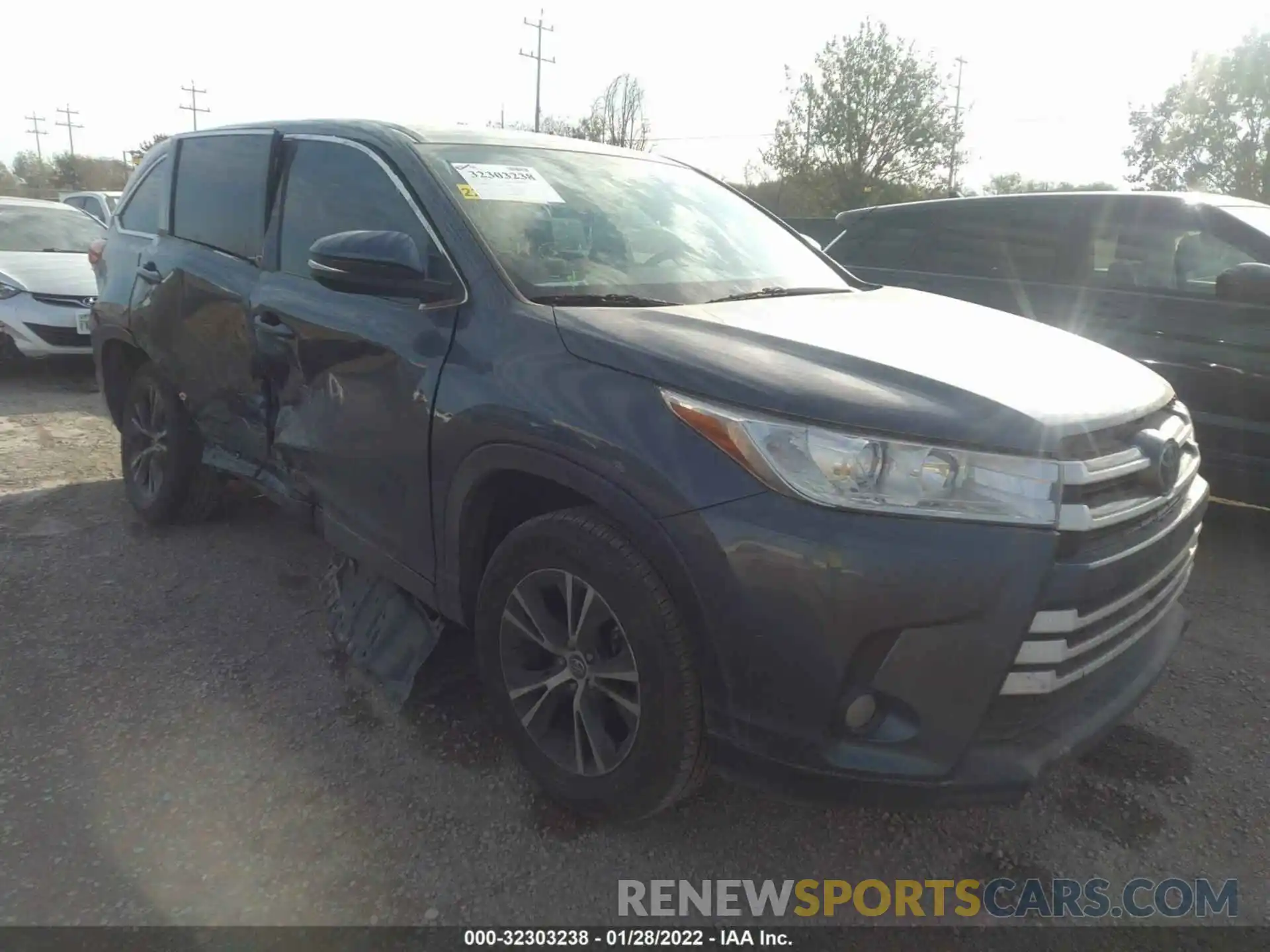 1 Photograph of a damaged car 5TDZZRFH0KS333216 TOYOTA HIGHLANDER 2019