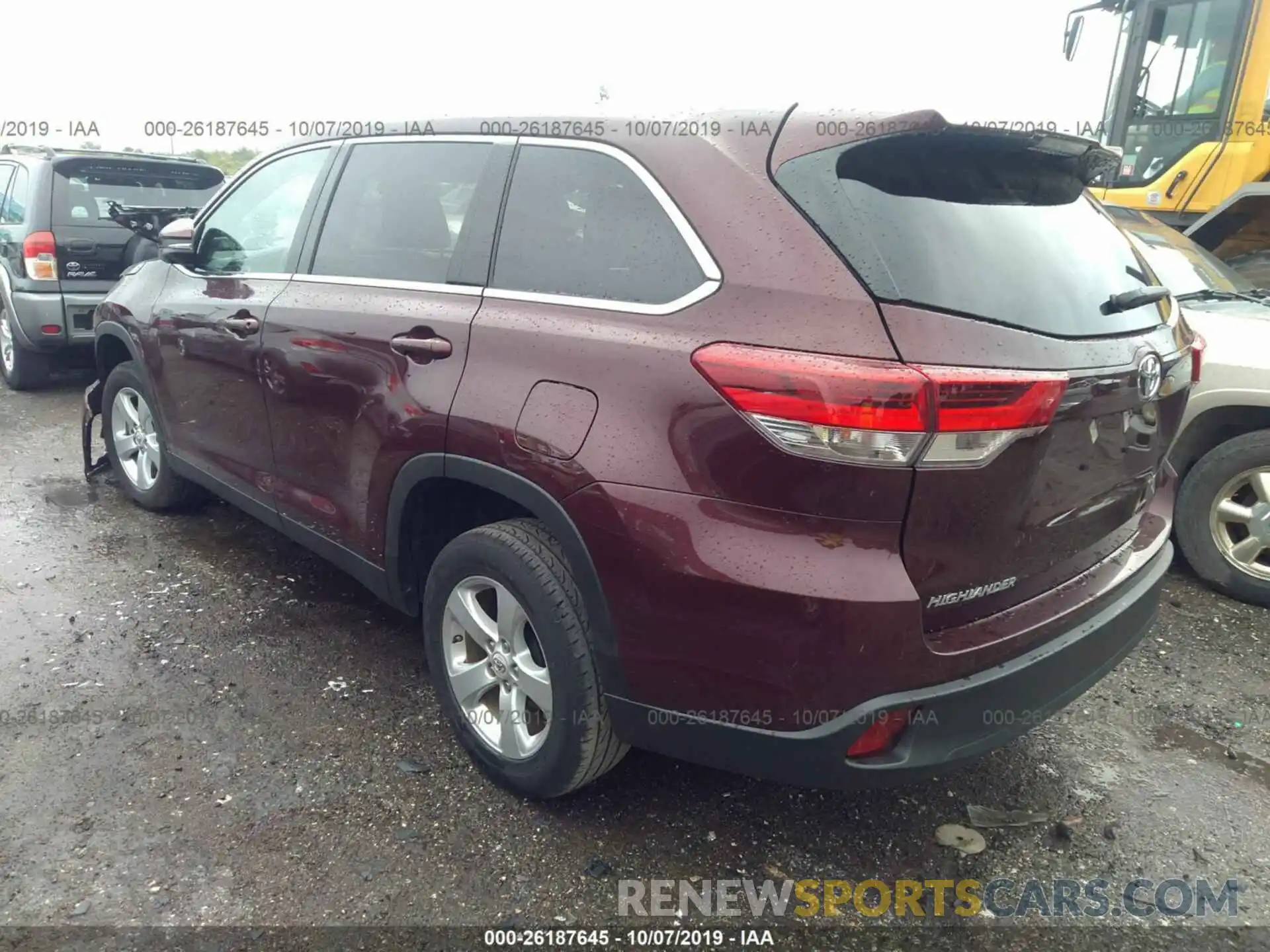 3 Photograph of a damaged car 5TDZZRFH0KS334897 TOYOTA HIGHLANDER 2019