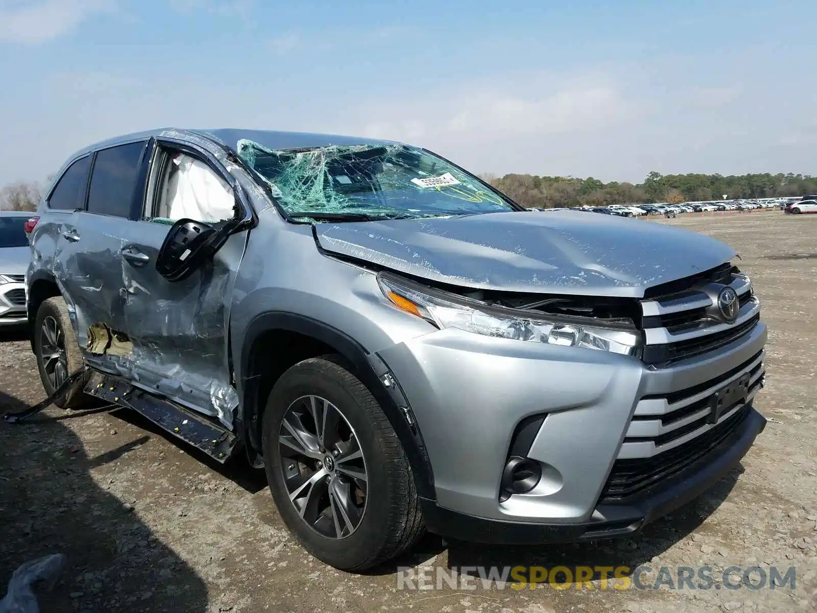 1 Photograph of a damaged car 5TDZZRFH0KS336200 TOYOTA HIGHLANDER 2019