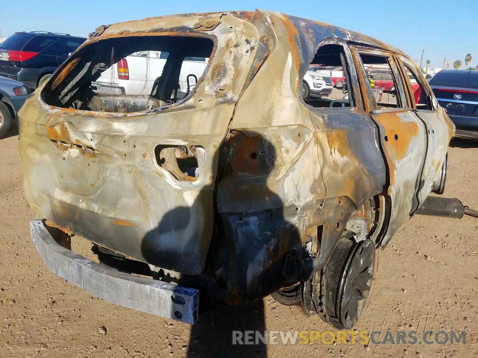 4 Photograph of a damaged car 5TDZZRFH0KS336245 TOYOTA HIGHLANDER 2019