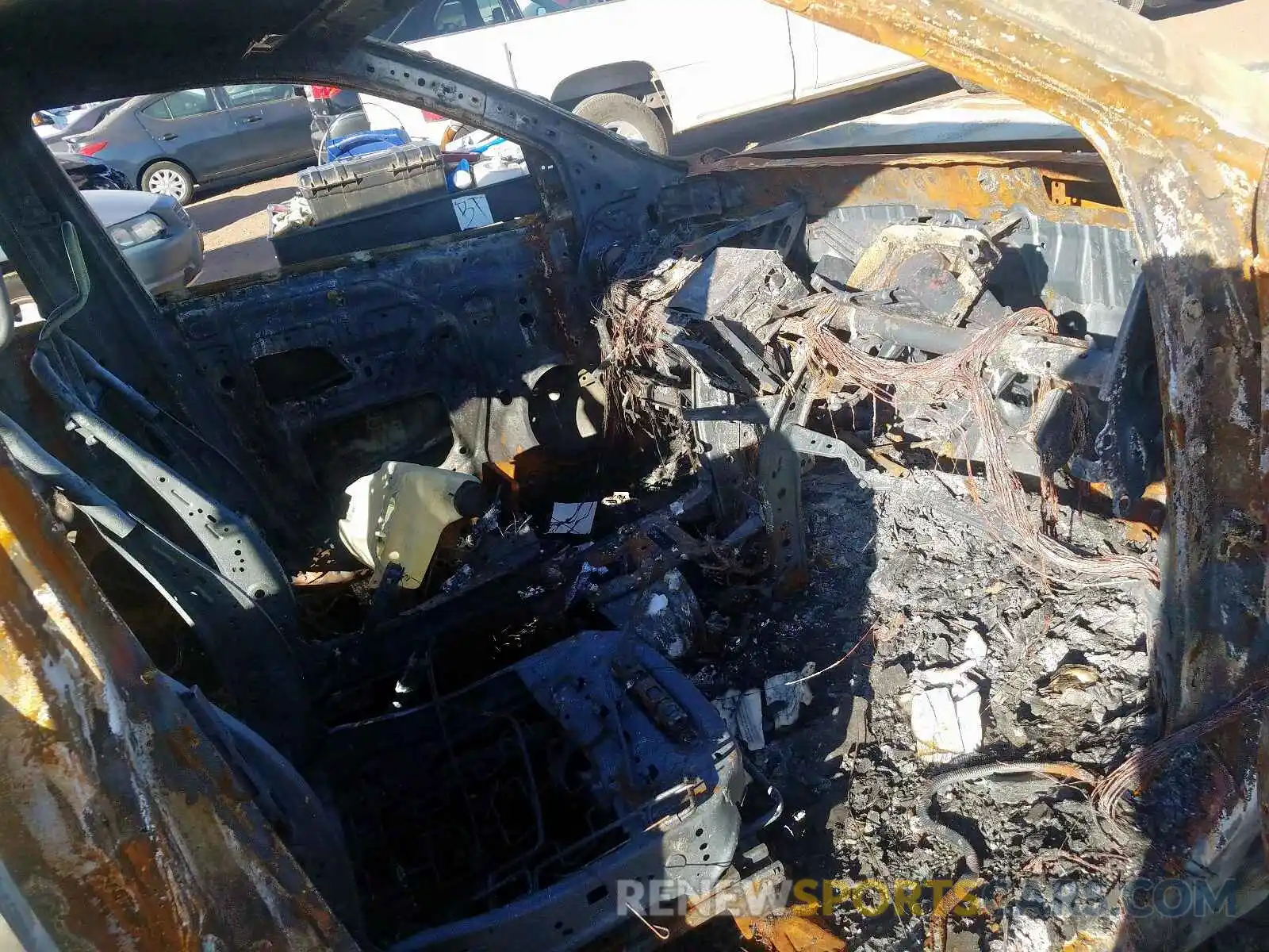 5 Photograph of a damaged car 5TDZZRFH0KS336245 TOYOTA HIGHLANDER 2019