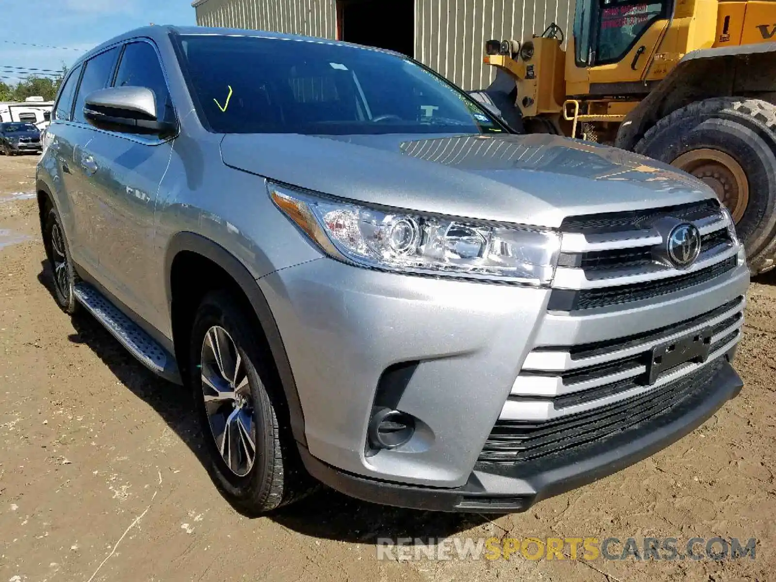 1 Photograph of a damaged car 5TDZZRFH0KS336780 TOYOTA HIGHLANDER 2019