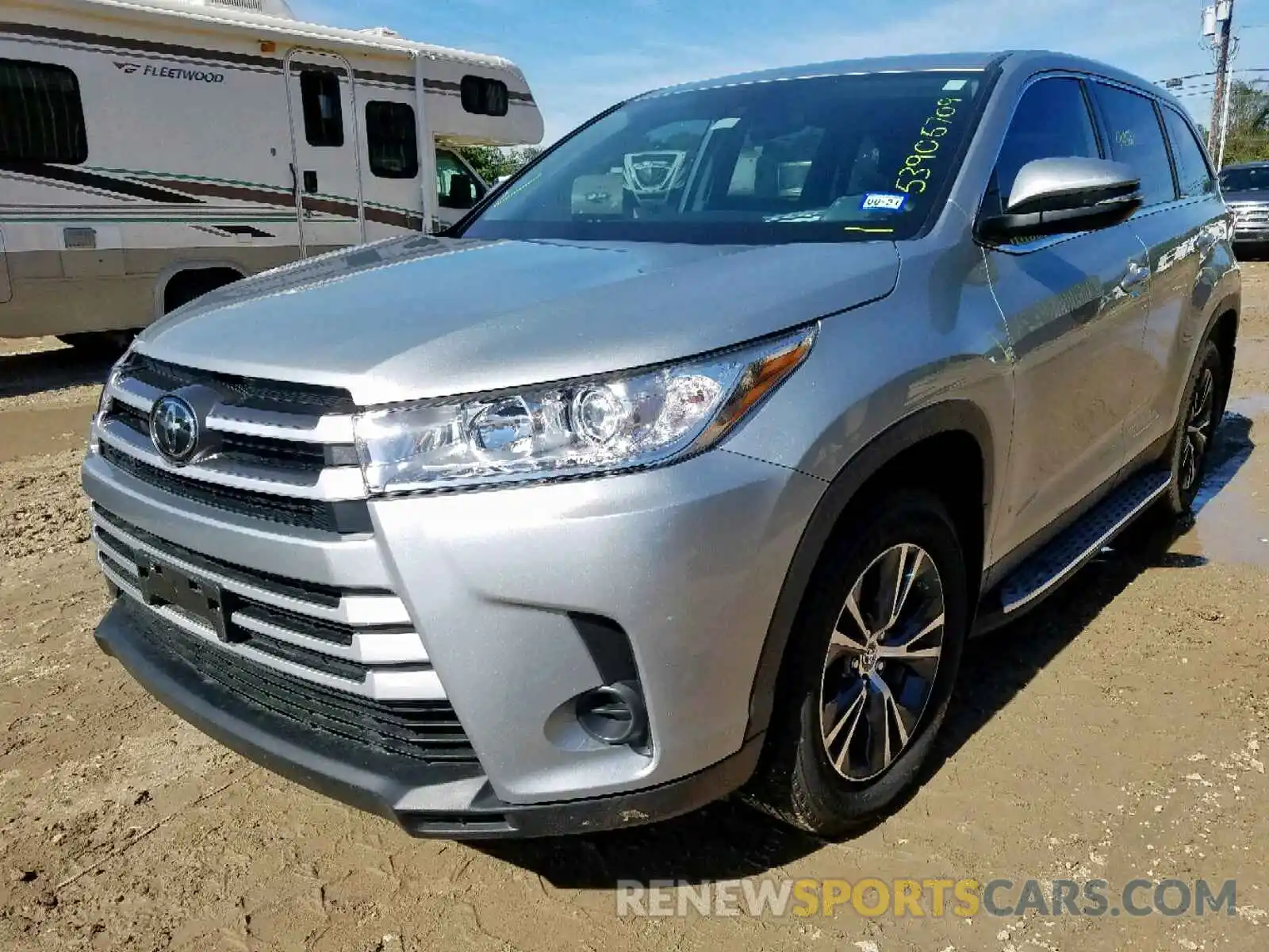 2 Photograph of a damaged car 5TDZZRFH0KS336780 TOYOTA HIGHLANDER 2019