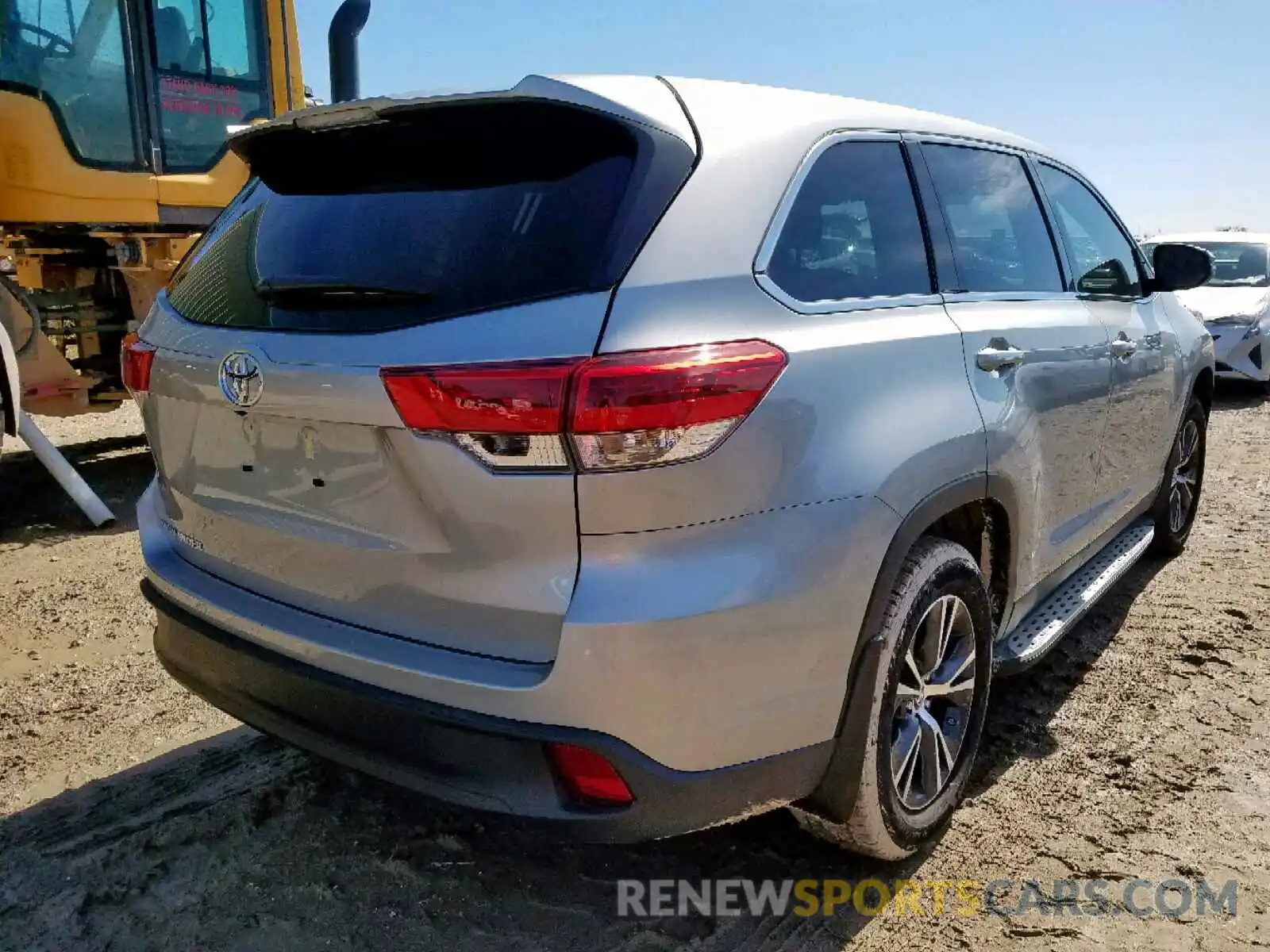 4 Photograph of a damaged car 5TDZZRFH0KS336780 TOYOTA HIGHLANDER 2019