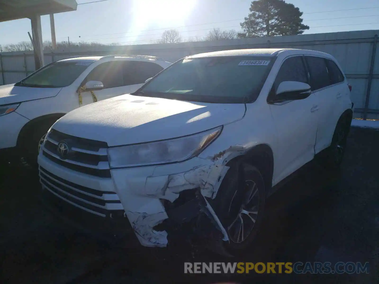 2 Photograph of a damaged car 5TDZZRFH0KS339002 TOYOTA HIGHLANDER 2019