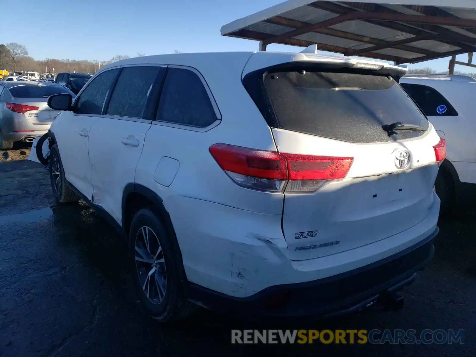 3 Photograph of a damaged car 5TDZZRFH0KS339002 TOYOTA HIGHLANDER 2019