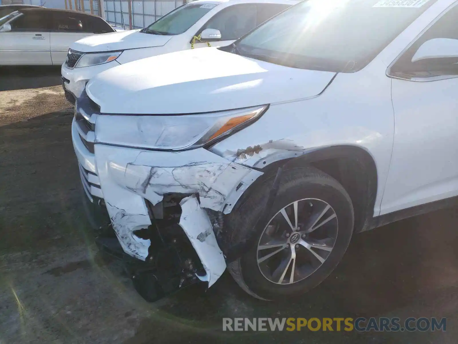 9 Photograph of a damaged car 5TDZZRFH0KS339002 TOYOTA HIGHLANDER 2019