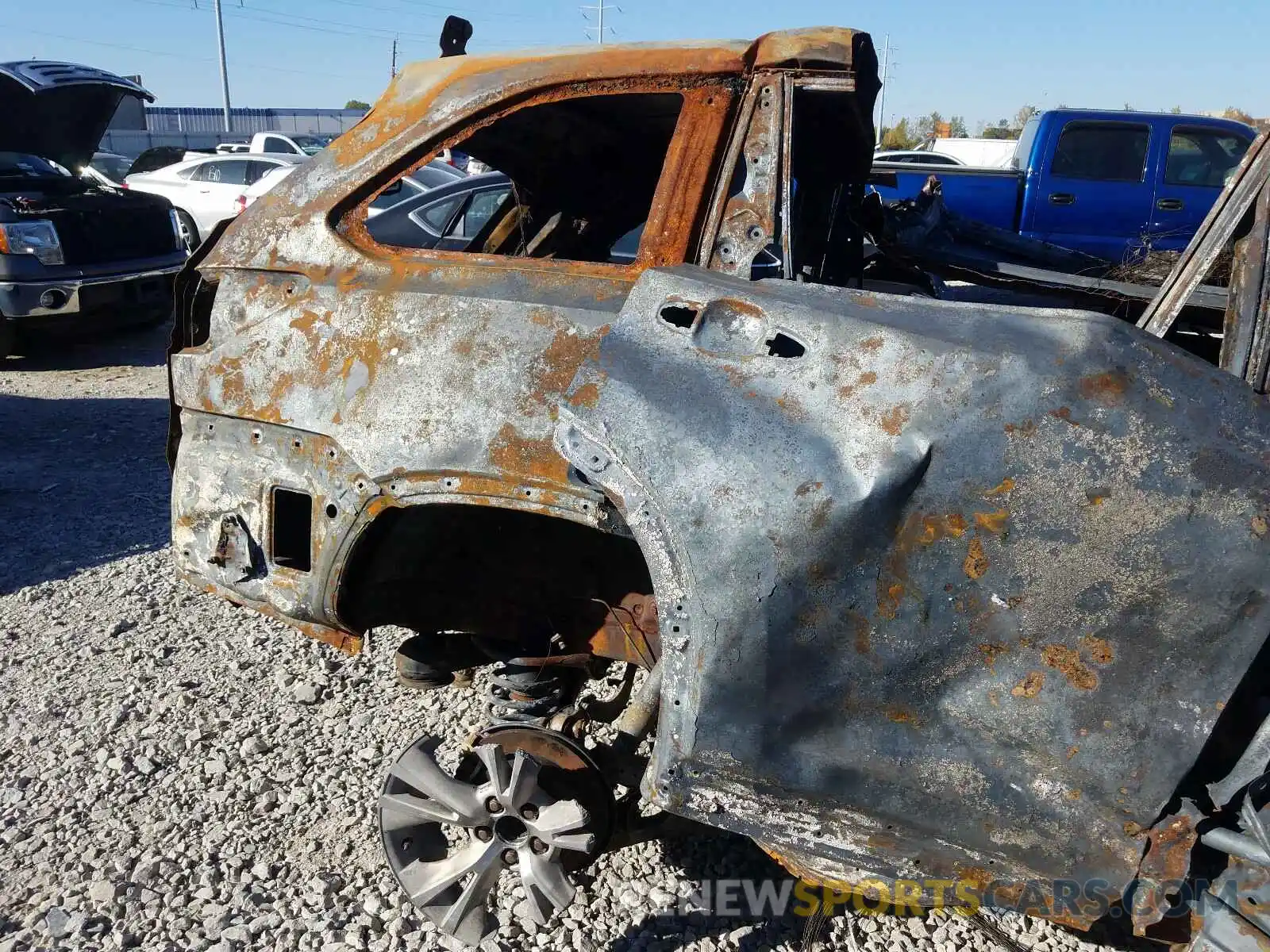 10 Photograph of a damaged car 5TDZZRFH0KS340909 TOYOTA HIGHLANDER 2019