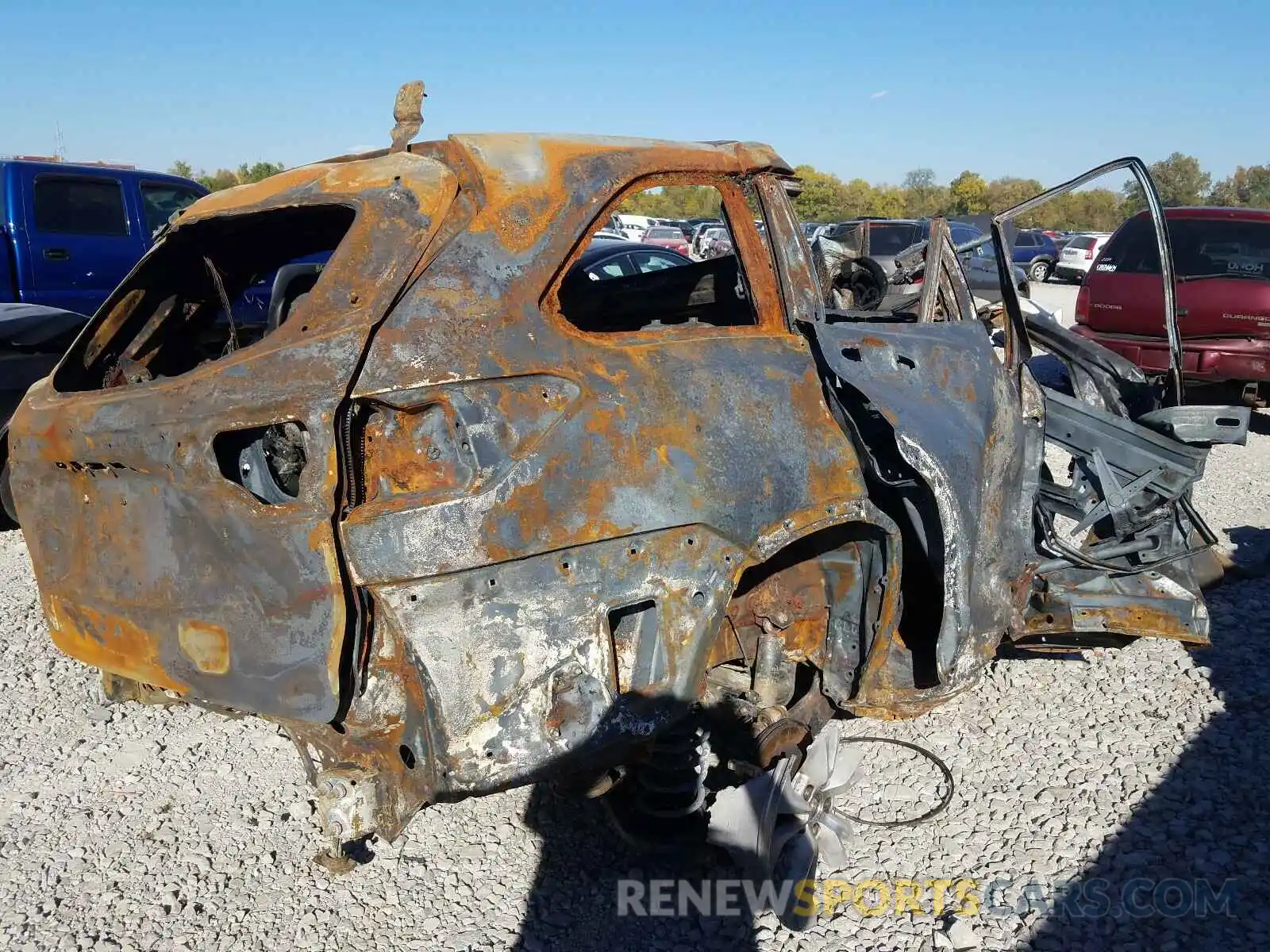 4 Photograph of a damaged car 5TDZZRFH0KS340909 TOYOTA HIGHLANDER 2019