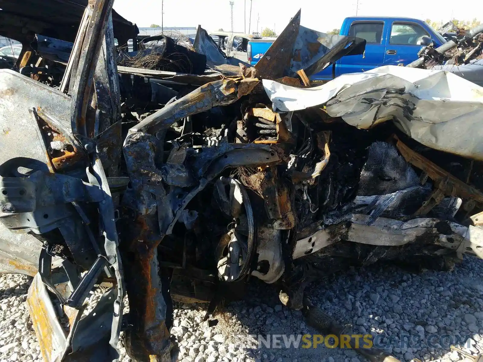 9 Photograph of a damaged car 5TDZZRFH0KS340909 TOYOTA HIGHLANDER 2019