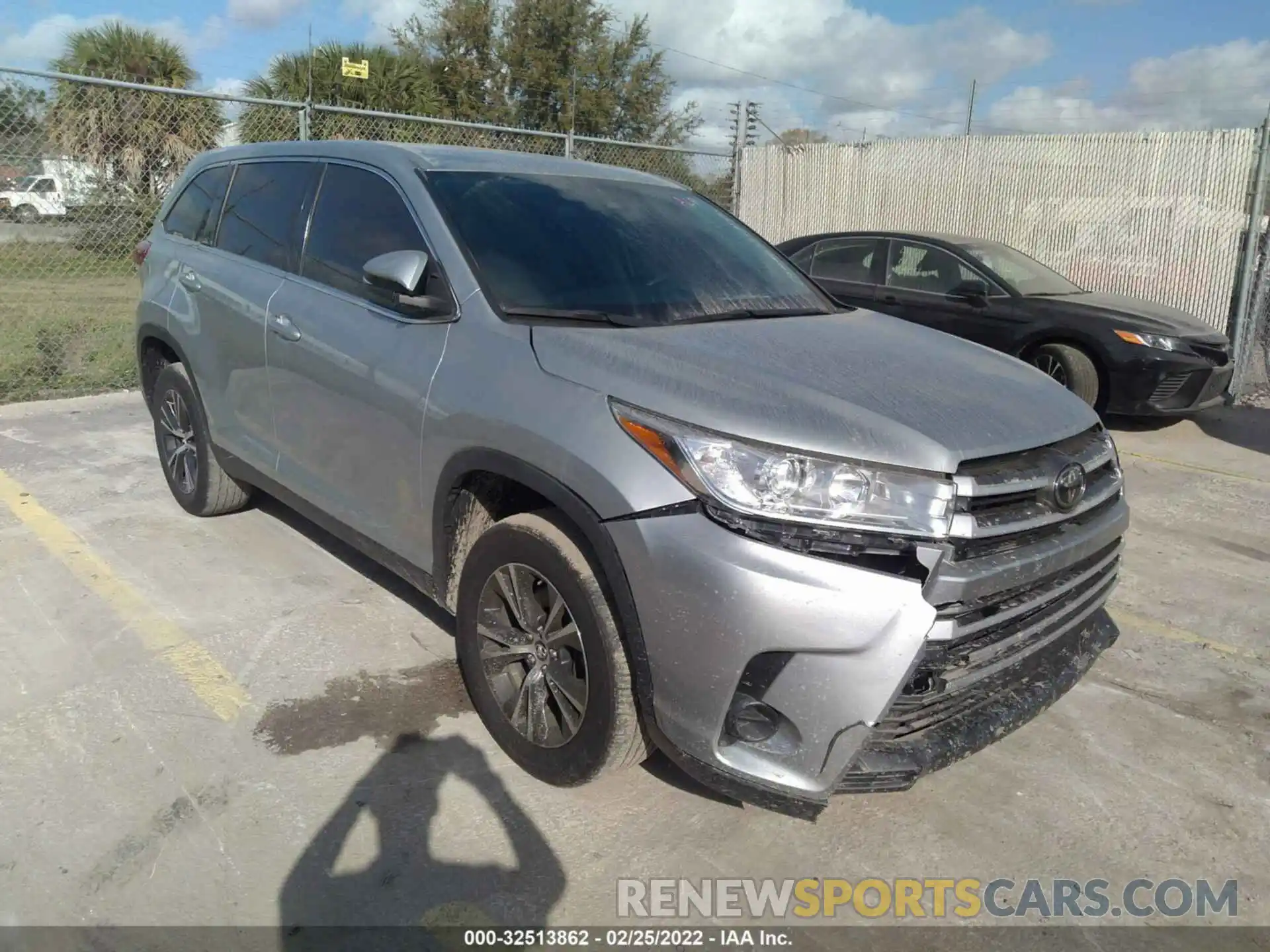 1 Photograph of a damaged car 5TDZZRFH0KS341168 TOYOTA HIGHLANDER 2019