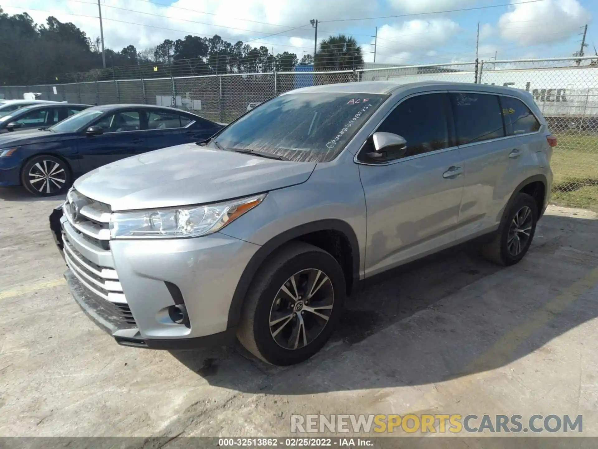 2 Photograph of a damaged car 5TDZZRFH0KS341168 TOYOTA HIGHLANDER 2019