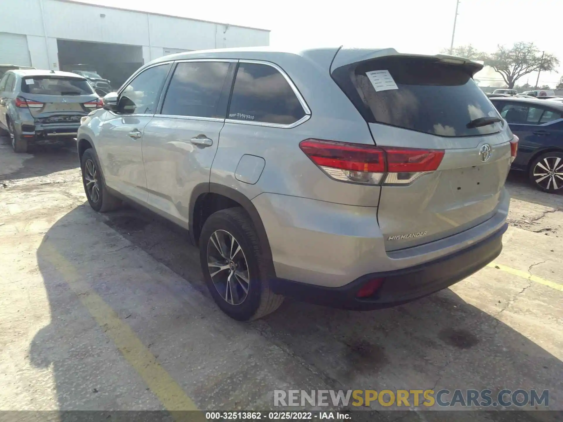 3 Фотография поврежденного автомобиля 5TDZZRFH0KS341168 TOYOTA HIGHLANDER 2019