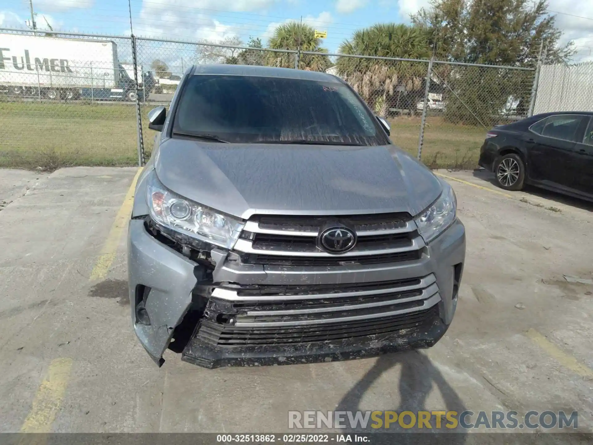 6 Photograph of a damaged car 5TDZZRFH0KS341168 TOYOTA HIGHLANDER 2019