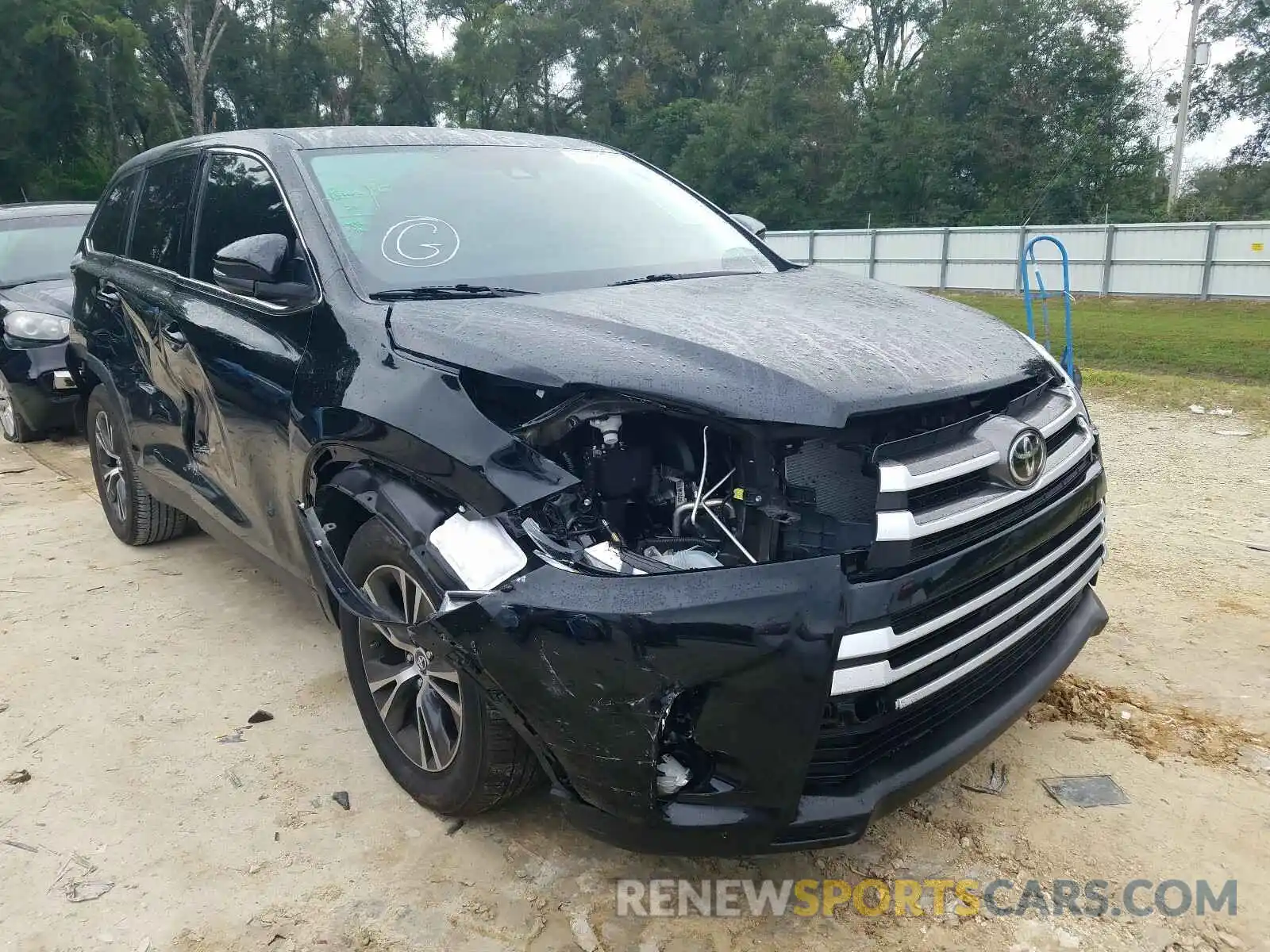 1 Photograph of a damaged car 5TDZZRFH0KS341980 TOYOTA HIGHLANDER 2019