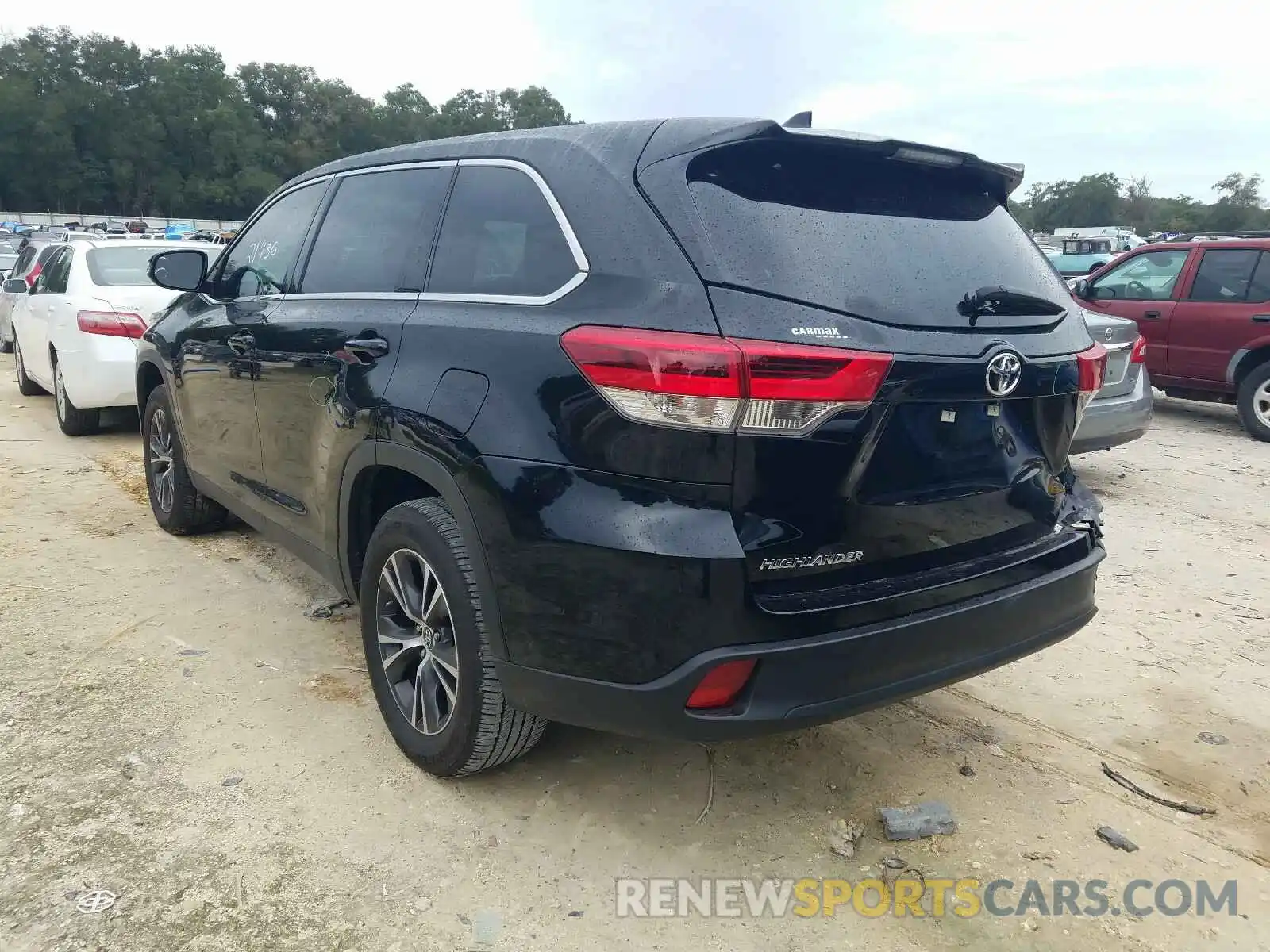 3 Photograph of a damaged car 5TDZZRFH0KS341980 TOYOTA HIGHLANDER 2019