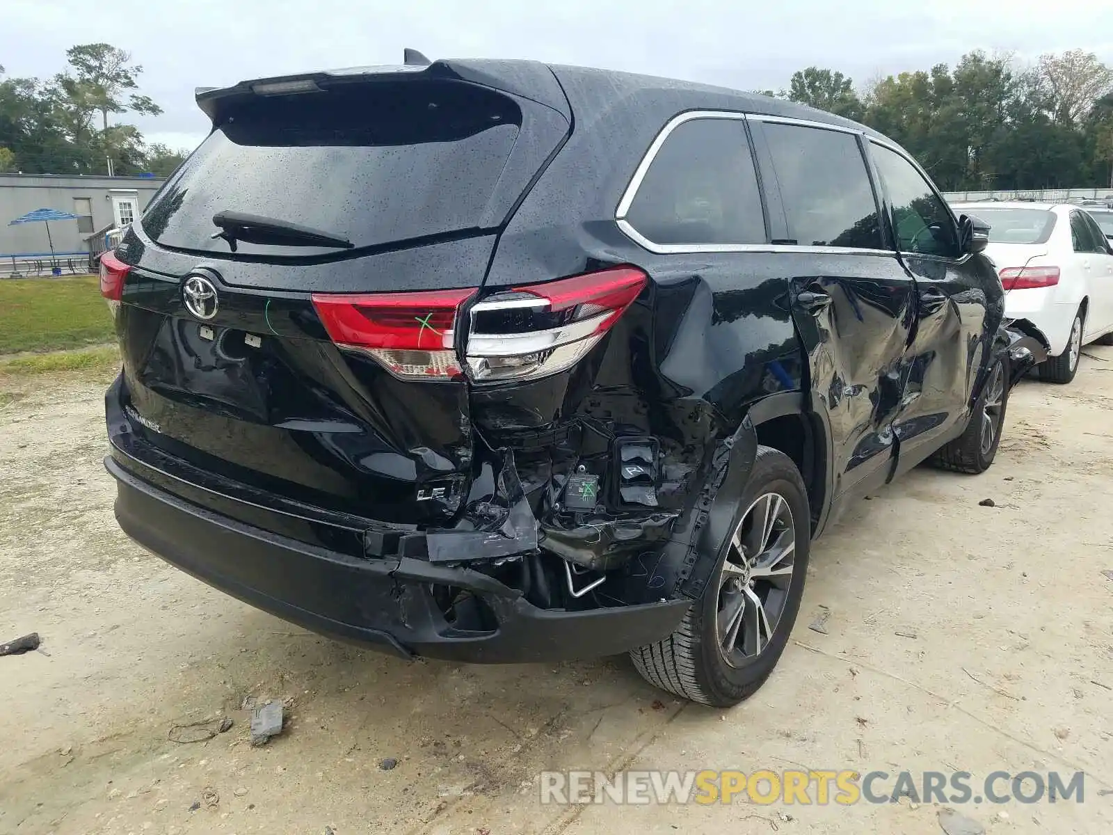 4 Photograph of a damaged car 5TDZZRFH0KS341980 TOYOTA HIGHLANDER 2019