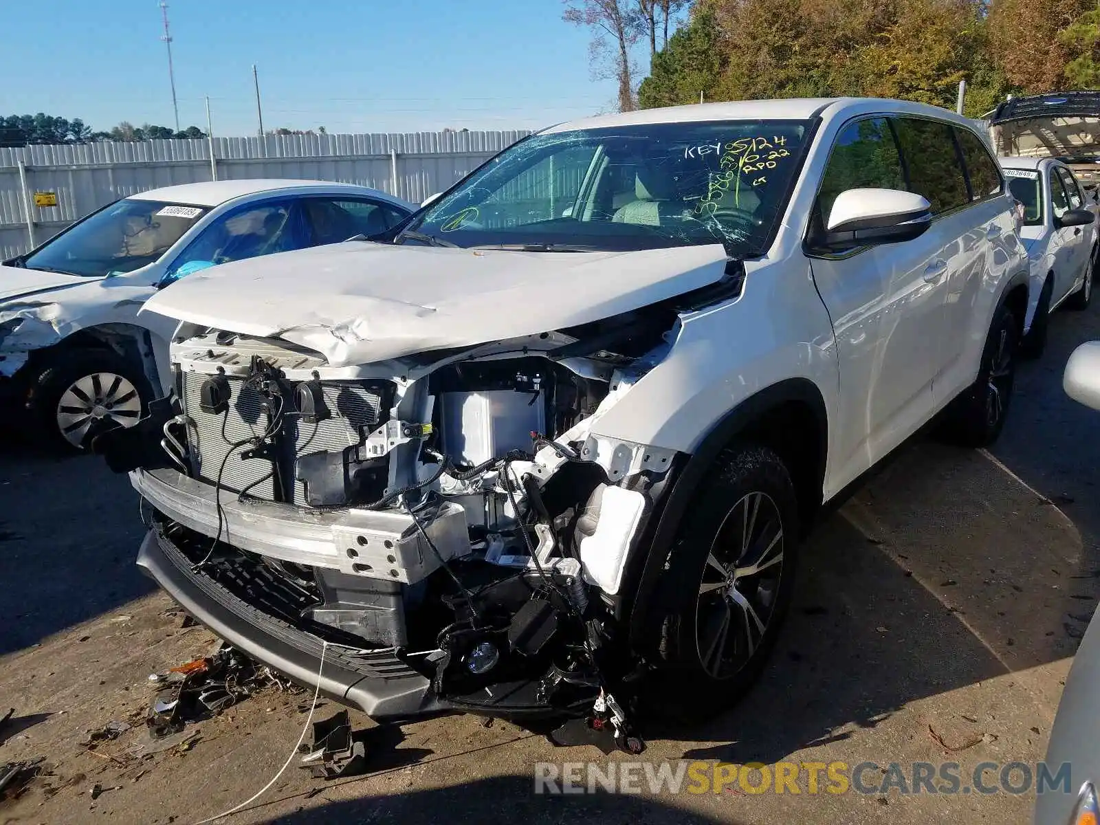 2 Photograph of a damaged car 5TDZZRFH0KS345124 TOYOTA HIGHLANDER 2019