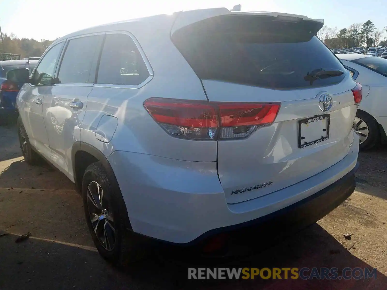 3 Photograph of a damaged car 5TDZZRFH0KS345124 TOYOTA HIGHLANDER 2019