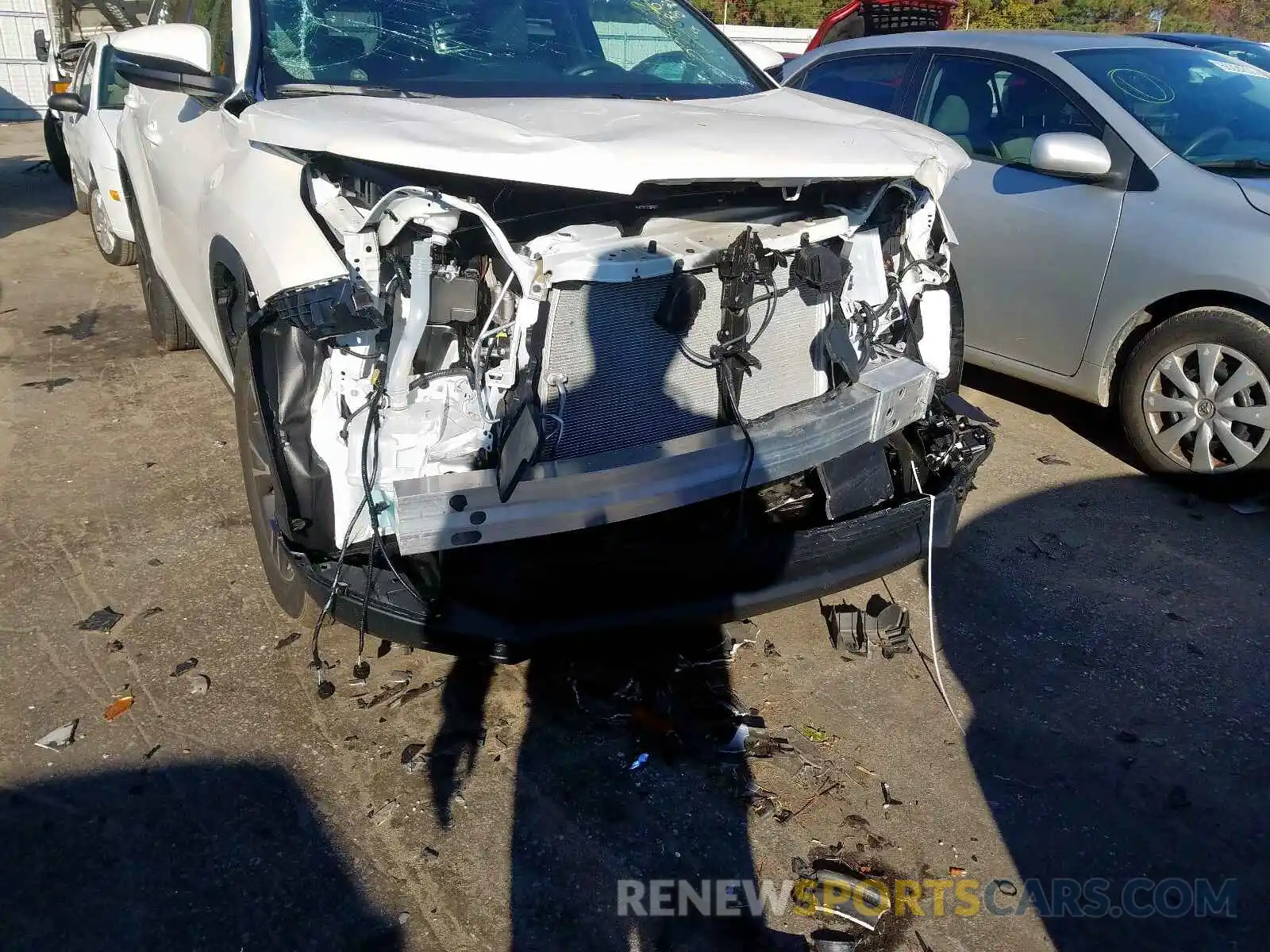 9 Photograph of a damaged car 5TDZZRFH0KS345124 TOYOTA HIGHLANDER 2019