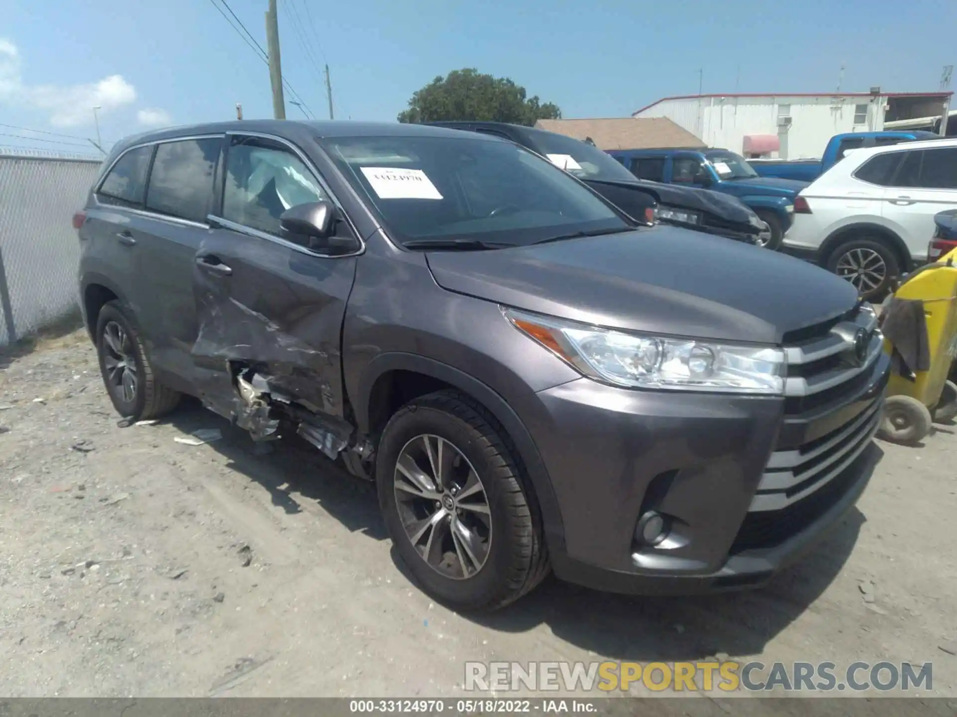 1 Photograph of a damaged car 5TDZZRFH0KS348881 TOYOTA HIGHLANDER 2019