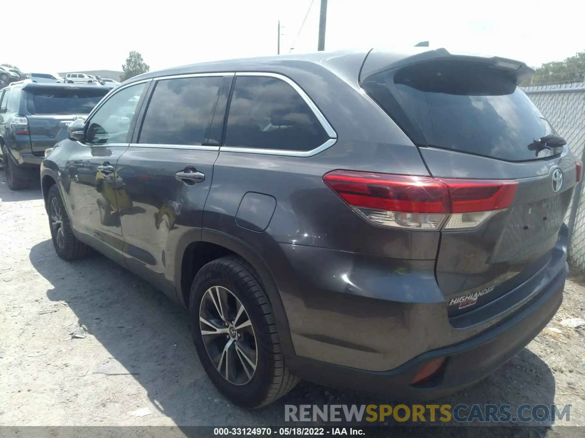 3 Photograph of a damaged car 5TDZZRFH0KS348881 TOYOTA HIGHLANDER 2019