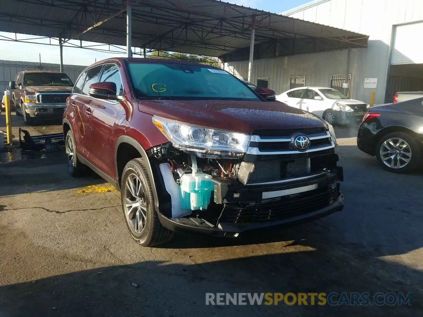 1 Photograph of a damaged car 5TDZZRFH0KS353871 TOYOTA HIGHLANDER 2019