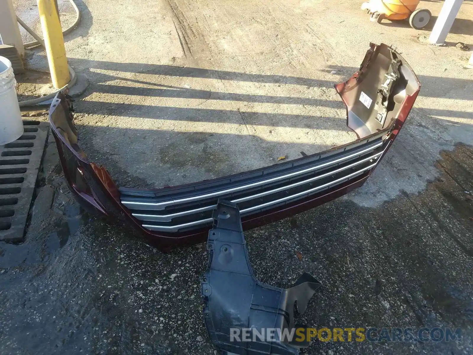 9 Photograph of a damaged car 5TDZZRFH0KS353871 TOYOTA HIGHLANDER 2019