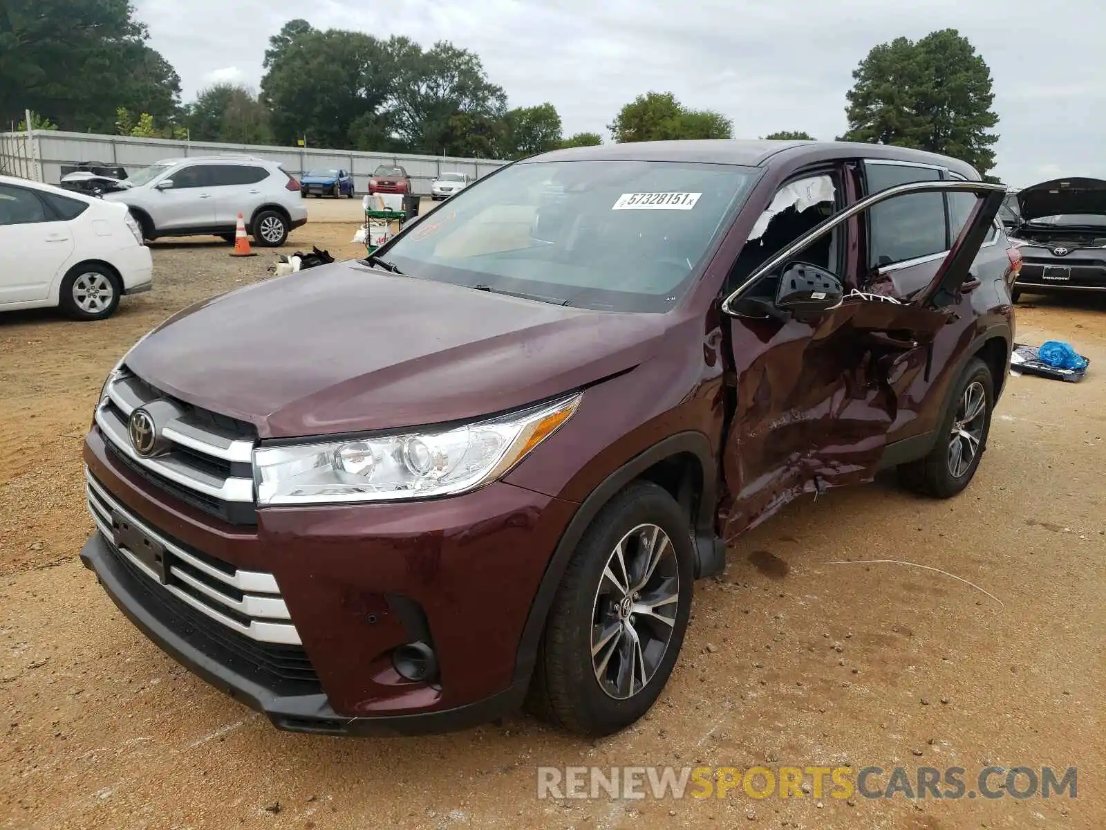 2 Photograph of a damaged car 5TDZZRFH0KS355751 TOYOTA HIGHLANDER 2019