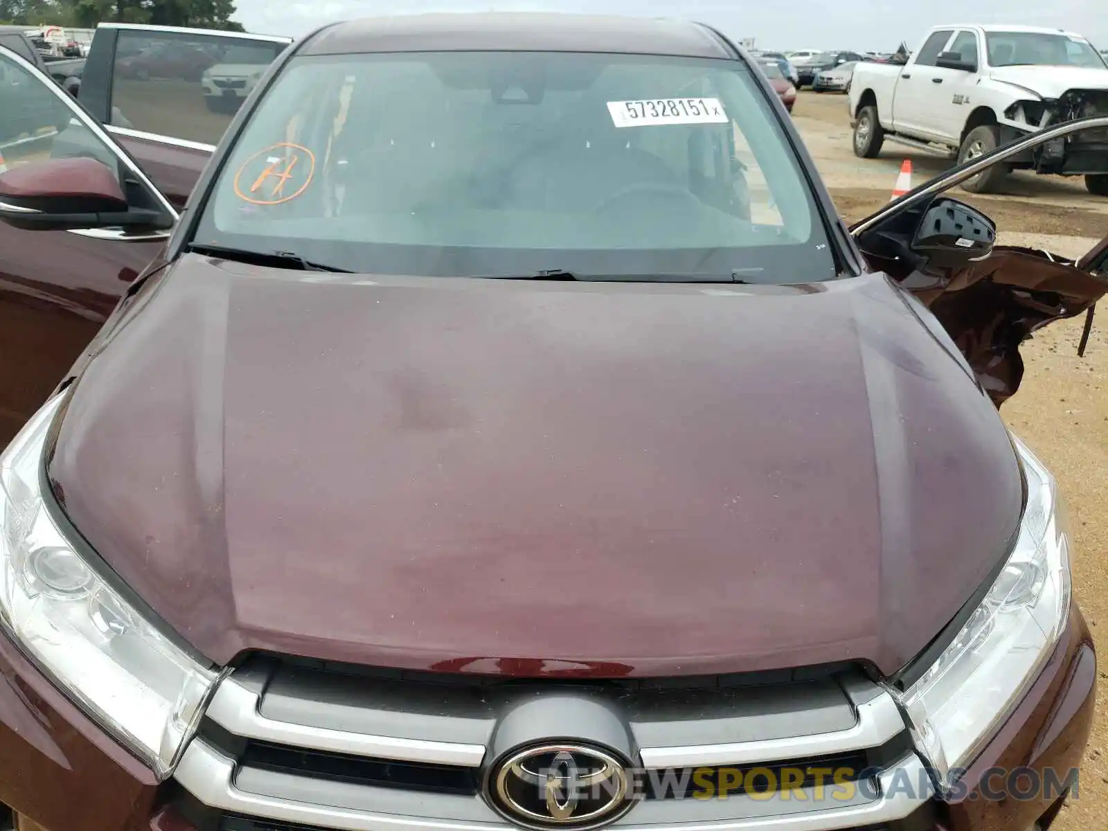 7 Photograph of a damaged car 5TDZZRFH0KS355751 TOYOTA HIGHLANDER 2019