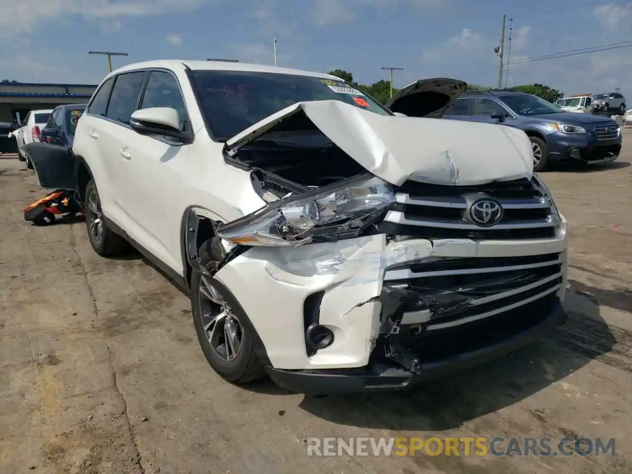 1 Photograph of a damaged car 5TDZZRFH0KS358679 TOYOTA HIGHLANDER 2019