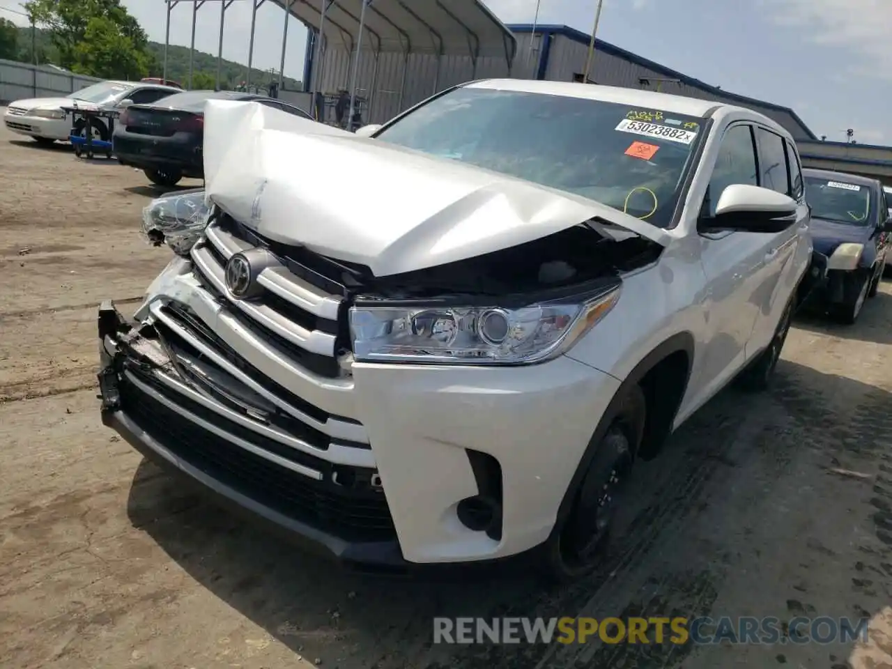 2 Photograph of a damaged car 5TDZZRFH0KS358679 TOYOTA HIGHLANDER 2019