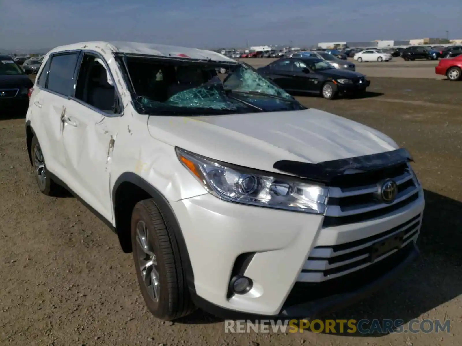 1 Photograph of a damaged car 5TDZZRFH0KS359749 TOYOTA HIGHLANDER 2019