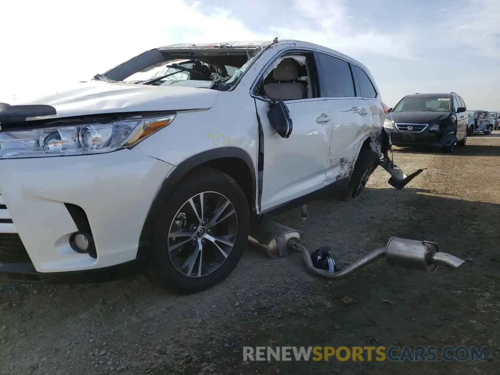 9 Photograph of a damaged car 5TDZZRFH0KS359749 TOYOTA HIGHLANDER 2019