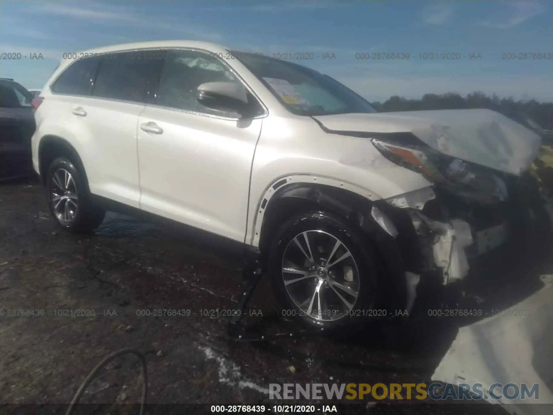 1 Photograph of a damaged car 5TDZZRFH0KS360626 TOYOTA HIGHLANDER 2019