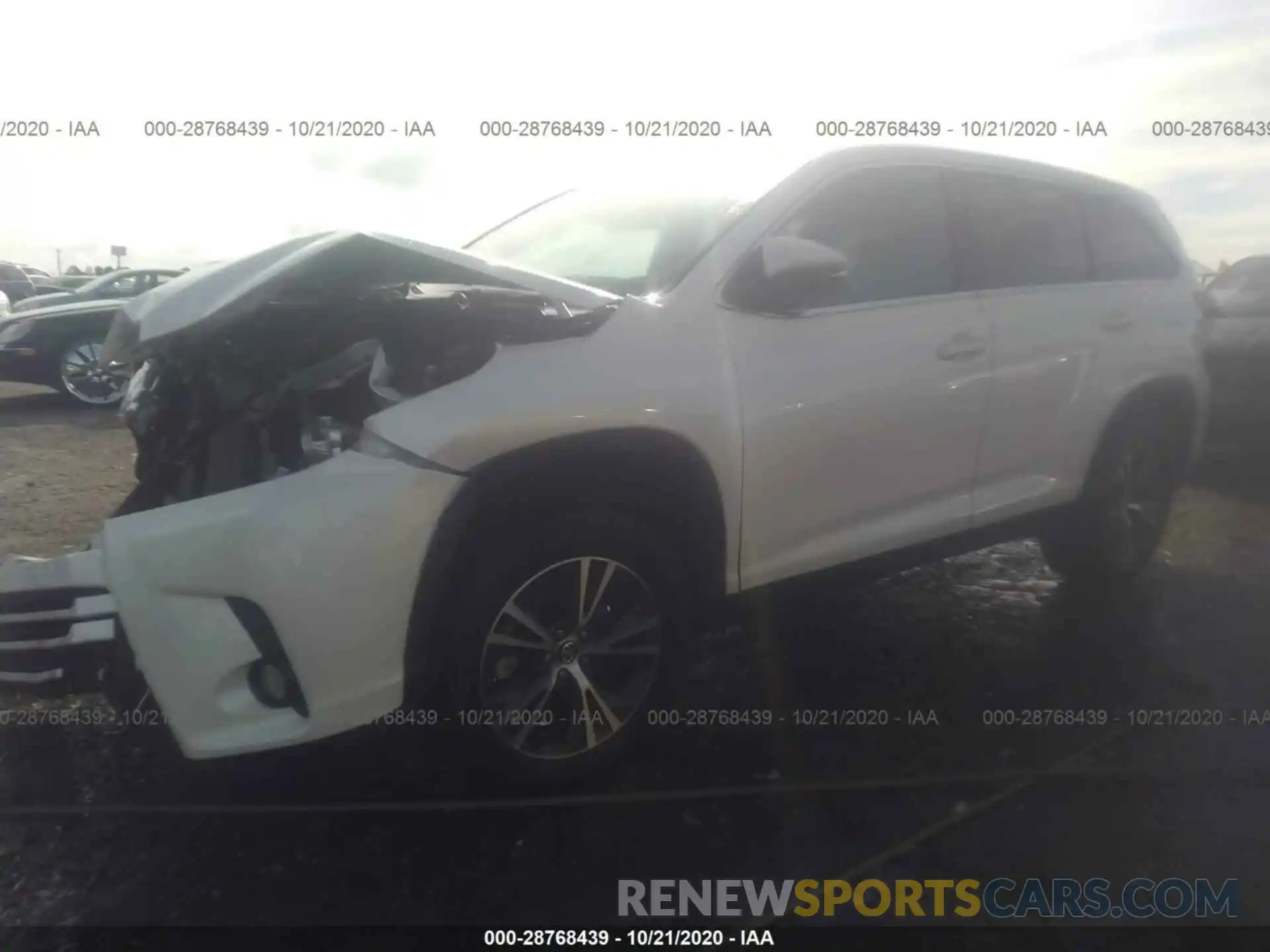 2 Photograph of a damaged car 5TDZZRFH0KS360626 TOYOTA HIGHLANDER 2019