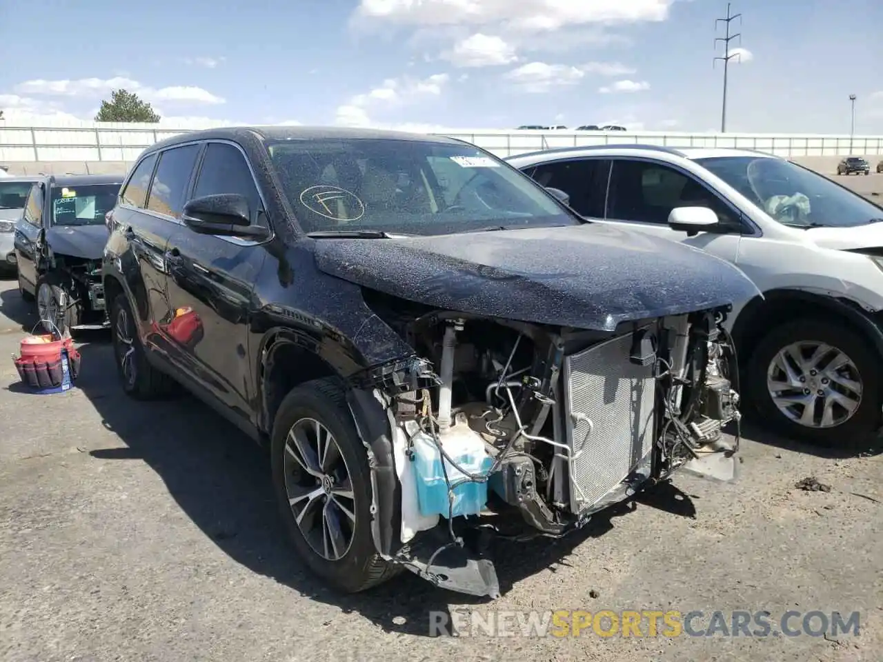 1 Photograph of a damaged car 5TDZZRFH0KS363767 TOYOTA HIGHLANDER 2019