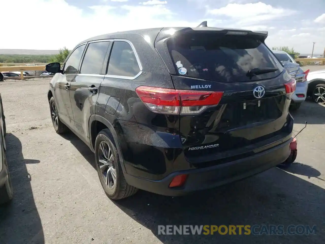 3 Photograph of a damaged car 5TDZZRFH0KS363767 TOYOTA HIGHLANDER 2019