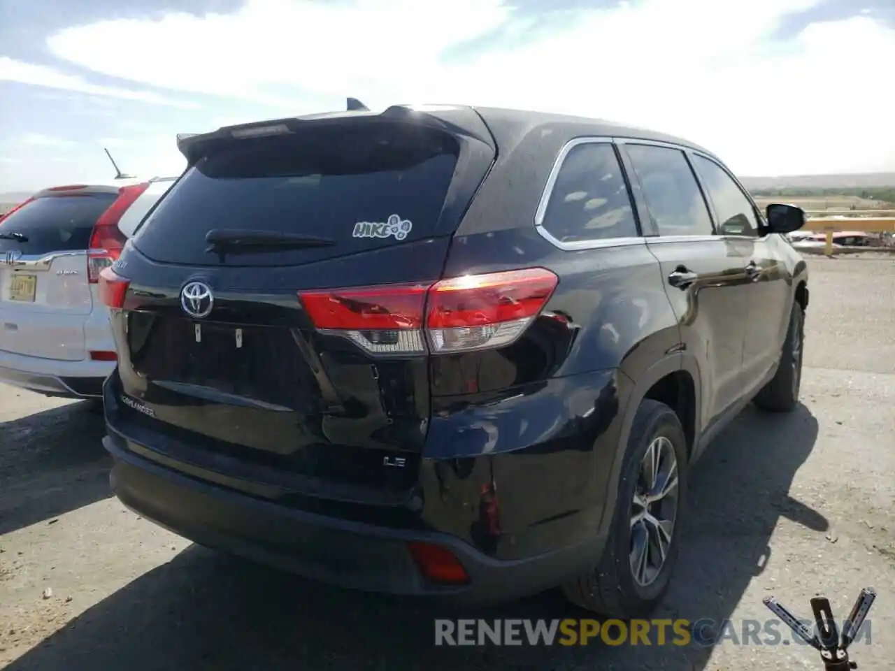 4 Photograph of a damaged car 5TDZZRFH0KS363767 TOYOTA HIGHLANDER 2019