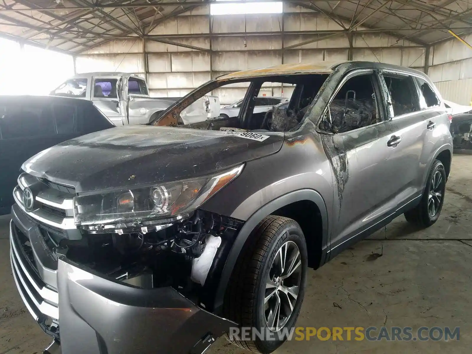 2 Photograph of a damaged car 5TDZZRFH0KS366202 TOYOTA HIGHLANDER 2019