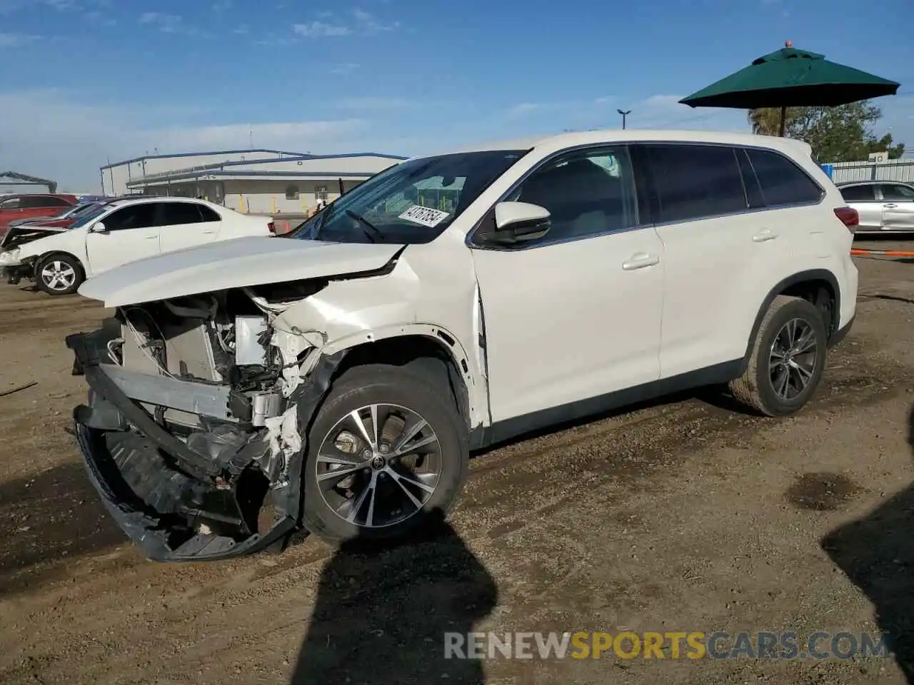 1 Photograph of a damaged car 5TDZZRFH0KS368094 TOYOTA HIGHLANDER 2019