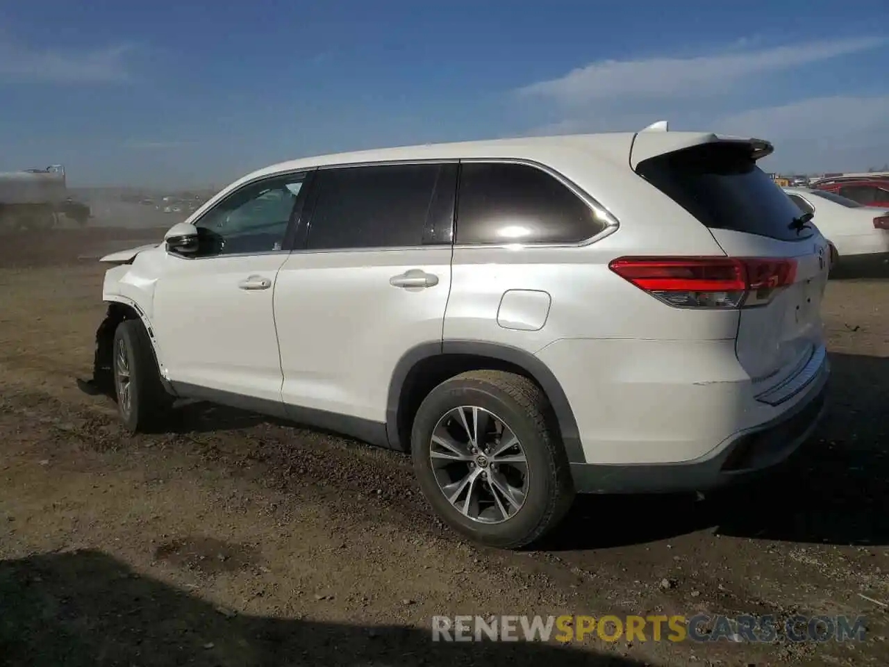 2 Photograph of a damaged car 5TDZZRFH0KS368094 TOYOTA HIGHLANDER 2019