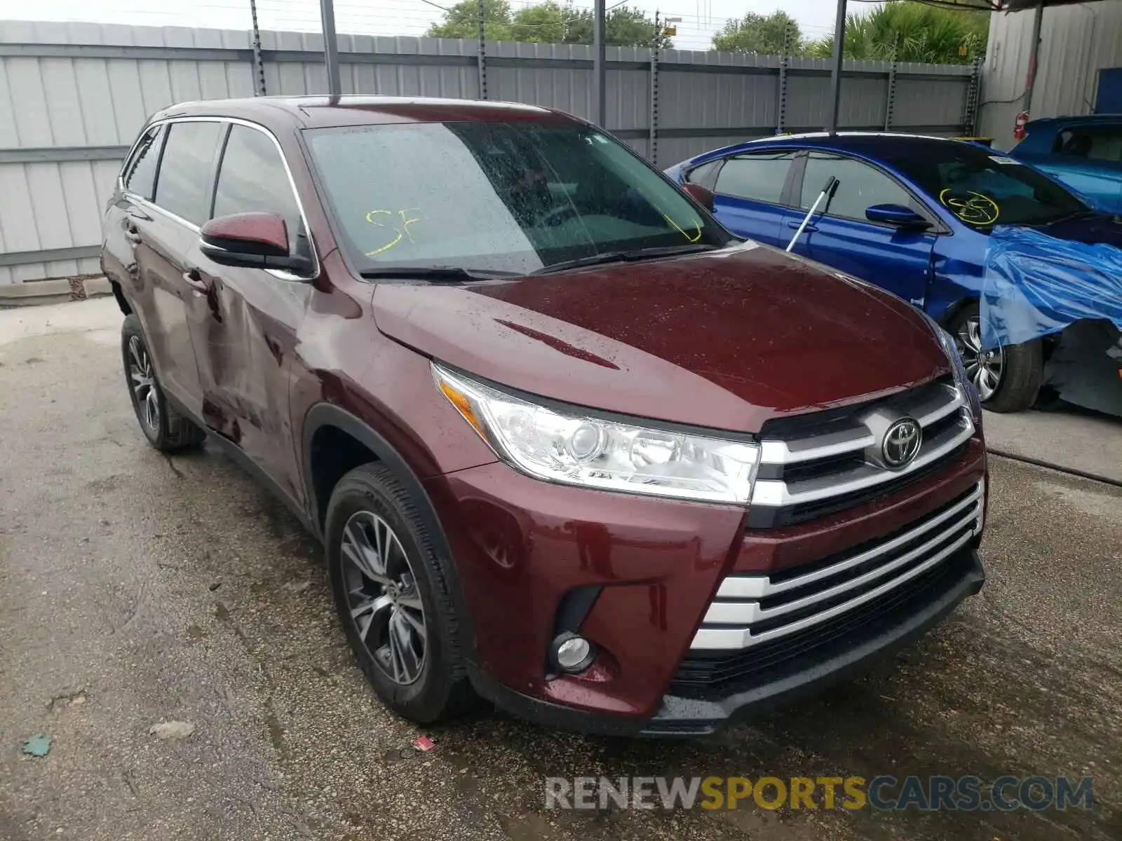 1 Photograph of a damaged car 5TDZZRFH0KS369424 TOYOTA HIGHLANDER 2019