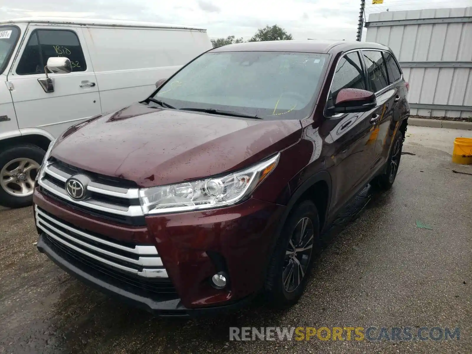 2 Photograph of a damaged car 5TDZZRFH0KS369424 TOYOTA HIGHLANDER 2019