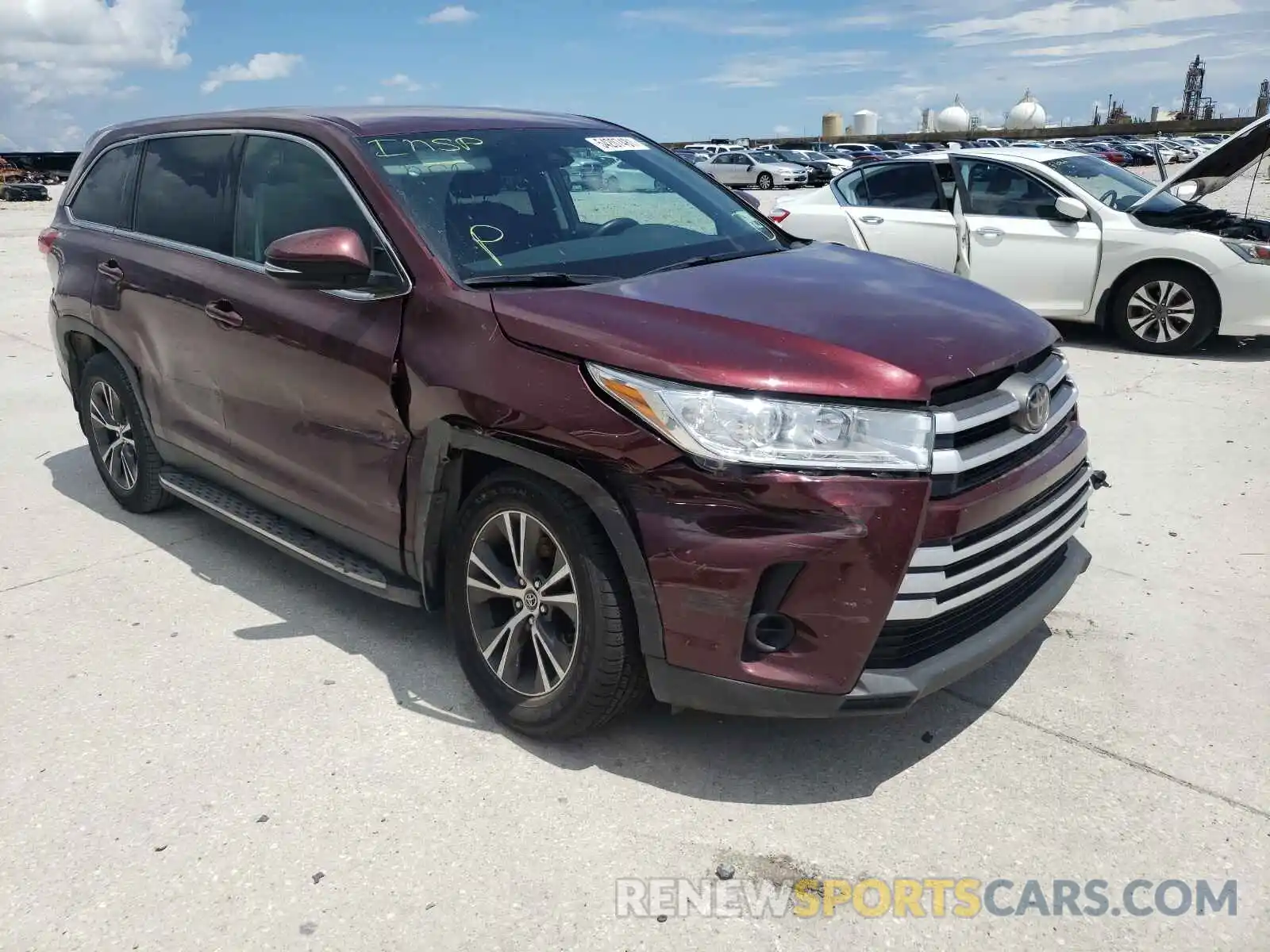 1 Photograph of a damaged car 5TDZZRFH1KS291218 TOYOTA HIGHLANDER 2019